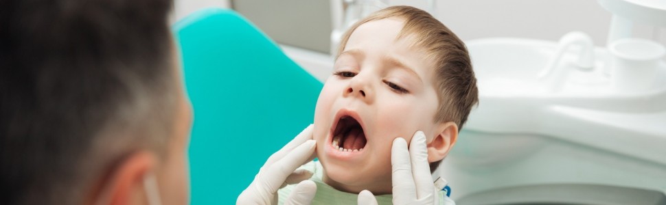 Grzybica jamy ustnej u dziecka spowodowana stosowaniem aparatu czynnościowego