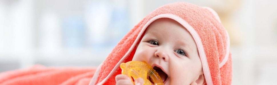 Jak pomóc niemowlęciu podczas bolesnego ząbkowania?