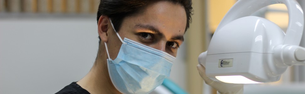 Zintegrowane leczenie – opis przypadku leczenia zachowawczo‑protetycznego młodego pacjenta z zaawansowaną próchnicą