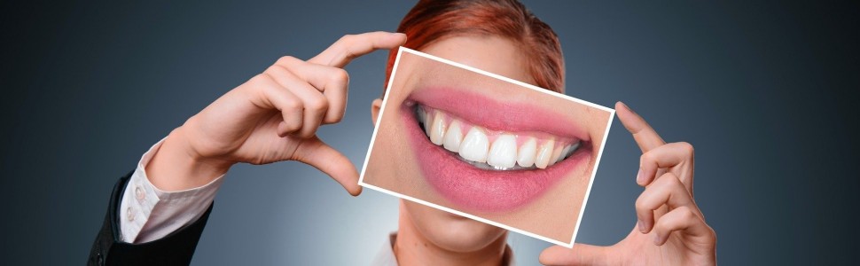REPORTAŻ KLINICZNY Kompozytowa estetyka jednego zęba. Szczegółowa analiza krok po kroku