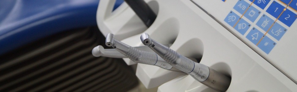 Ocena wpływu średnicy światłowodu lampy polimeryzacyjnej na głębokość polimeryzacji i twardość wybranych materiałów kompozytowych