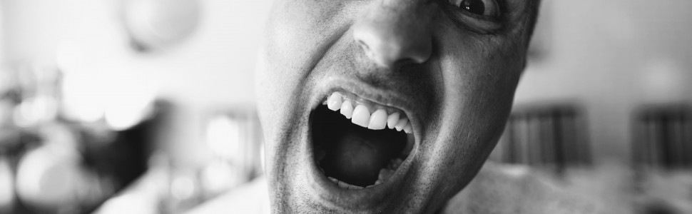 Trzaski w stawie skroniowo – żuchwowym jako podstawowy objaw  akustyczny zaburzeń czynnościowych układu ruchowego narządu żucia. Przegląd piśmiennictwa