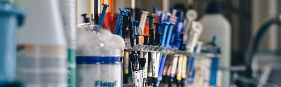 SPECJALISTA RADZI: Materiały bioceramiczne w postaci jednej pasty