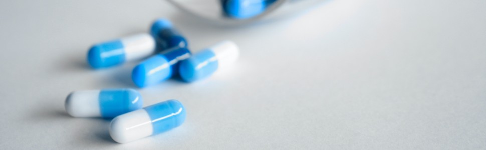 SPECJALISTA RADZI: Leczenie otwarte i antybiotykoterapia po przepchnięciu podchlorynu sodu poza otwór wierzchołkowy korzenia zęba