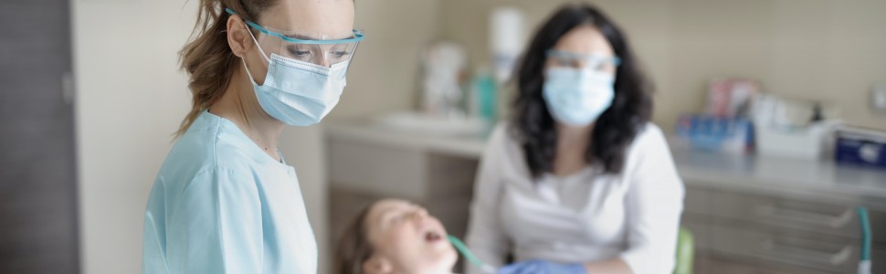 SPECJALISTA RADZI:  Przyczyny niepowodzenia pierwotnego leczenia endodontycznego zębów