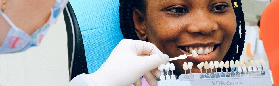 Pośrednie licówki ceramiczne: tradycyjne, addycyjne z minimalną preparacją (...)