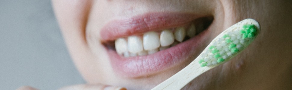 SPECJALISTA RADZI: Preparaty do higieny jamy ustnej dla pacjentów z chorobami przyzębia