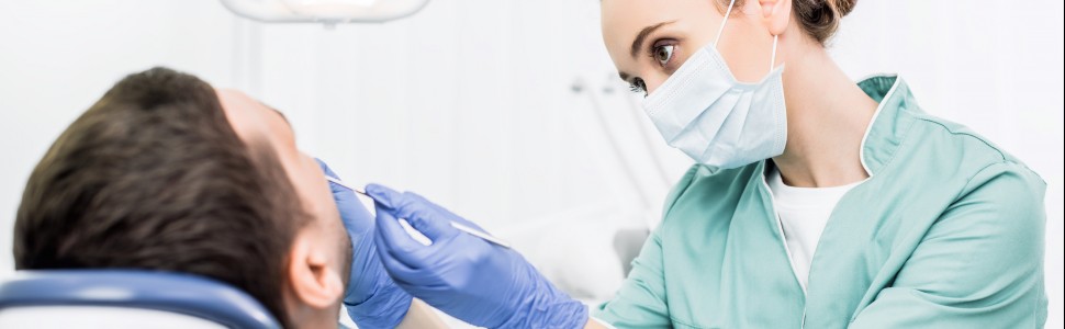 Postępowanie stomatologiczne w przypadku pacjentów w trakcie i po radioterapii głowy i szyi