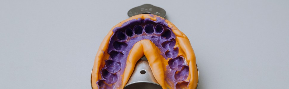 Zastosowanie różnych technik wyciskowych w implantoprotetyce (...)