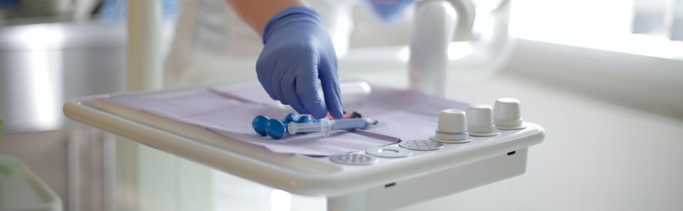 Wpływ metody aplikacji na naprężenia skurczowe generowane podczas polimeryzacji 