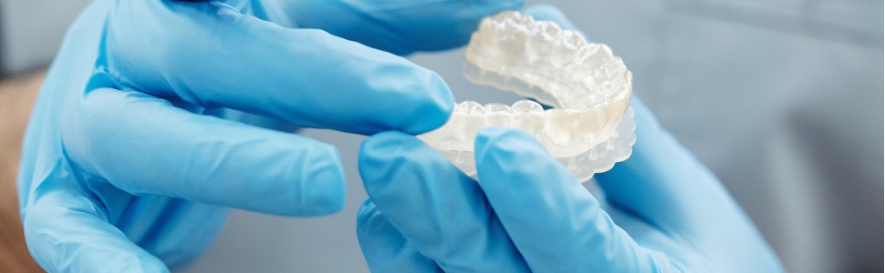 SPECJALISTA RADZI: Leczenie ortodontyczne metodą nakładkową u pacjentów z chorobą przyzębia