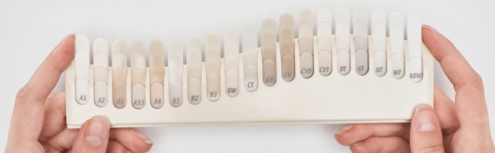 ARTYKUŁ PRZEGLĄDOWY. Wybielanie zębów w gabinecie stomatologicznym i w warunkach domowych 