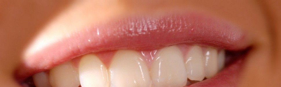 Okołowargowe zapalenie skóry spowodowane stosowaniem pasty do zębów z wysoką zawartością fluoru-opis przypadku i przegląd piśmiennictwa