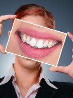 REPORTAŻ KLINICZNY Kompozytowa estetyka jednego zęba. Szczegółowa analiza krok po kroku