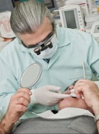 Leczenie endodontyczne drugiego zęba trzonowego szczęki z pojedynczym korzeniem i pojedynczym kanałem korzeniowym