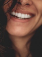 Całkowita pulpotomia z zastosowaniem materiału Biodentine wykonana w zębach stałych młodych w przypadku próchnicowego odsłonięcia miazgi z objawami pulpopatii nieodwracalnej 