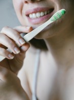 SPECJALISTA RADZI: Preparaty do higieny jamy ustnej dla pacjentów z chorobami przyzębia