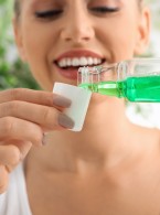 Istota płukanek do jamy ustnej z olejkami eterycznymi (...)