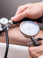 Pilne ekstrakcje u pacjentów z nadciśnieniem tętniczym – aktualne rekomendacje