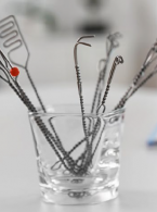 ARTYKUŁ PRZEGLĄDOWY. Współpraca lekarza protetyka z logopedą w ocenie i kształtowaniu fonetyki u pacjentów leczonych protetycznie 