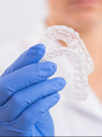 ARTYKUŁ PRZEGLĄDOWY. Leczenie starcia patologicznego twardych tkanek zębów - przegląd piśmiennictwa