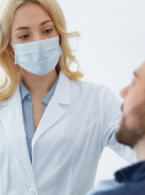 OPIS PRZYPADKU. Ponowne jednowizytowe leczenie endodontyczne drugiego zęba trzonowego żuchwy z rozległym zapaleniem okołokorzeniowym. Opis przypadku – Mariusz Lipski, Łukasz Połudzień